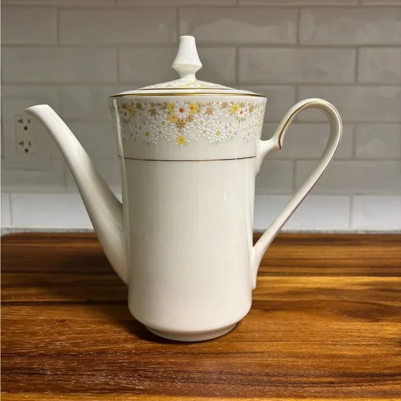 Noritake Ivory China Teapot - Picture 1 of 7